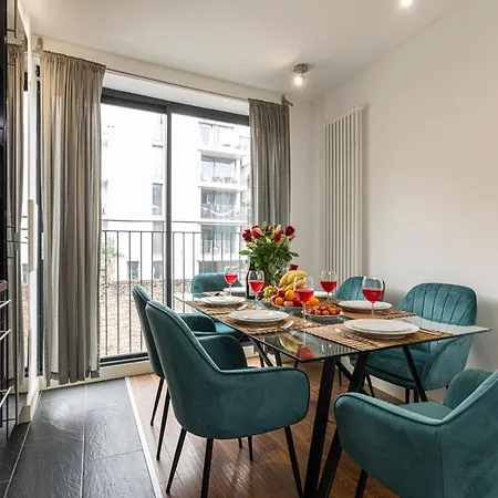 Fashionable Brick Lane Apartment