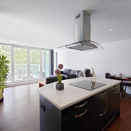 Fully Serviced Two Bed By Excel & O2 * London
