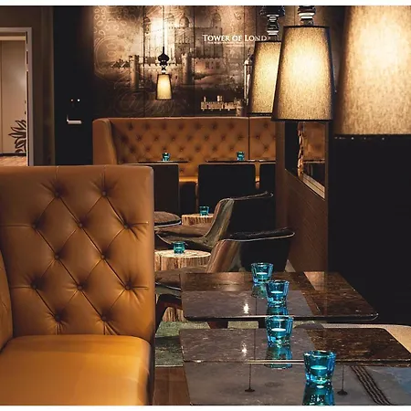 One London-tower Hill Hotel 3*