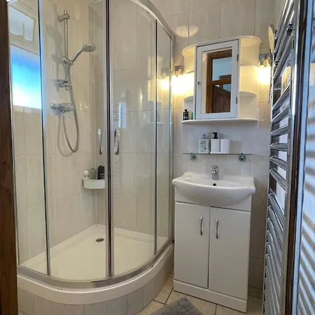 2 Bedrooms 2 Stations Appartement