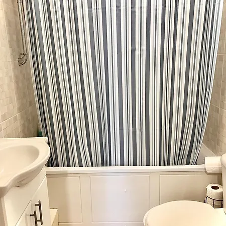 White Chapel Holiday 2 Bedroom Apartment London