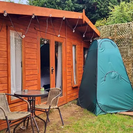 Cosy With Free Parking Near London Holiday home Ilford