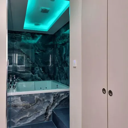 Nox Kensington Gardens Aparthotel