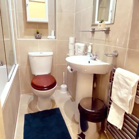 Kings Road Retreat - Affordable Serviced In Chelsea Apartamento *