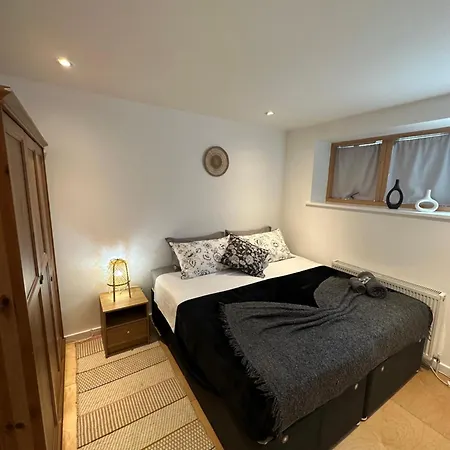 Apartment Double Or Twin In A Sharing House Zone 2