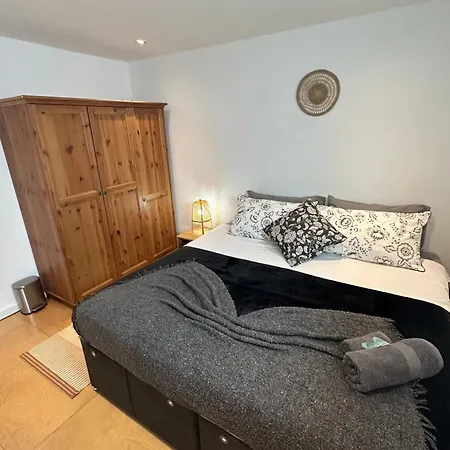 Apartment Double Or Twin In A Sharing House Zone 2 London