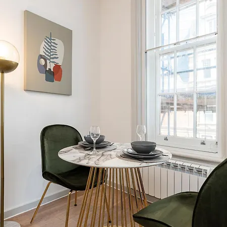 Stylish 1 Bed Flats In Soho, Next To Piccadilly Circus And Trafalgar Square *