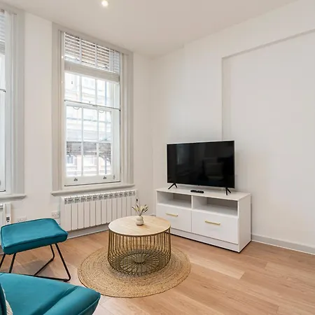 Stylish 1 Bed Flats In Soho, Next To Piccadilly Circus And Trafalgar Square London