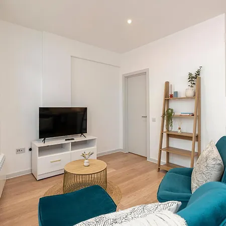 Stylish 1 Bed Flats In Soho, Next To Piccadilly Circus And Trafalgar Square *