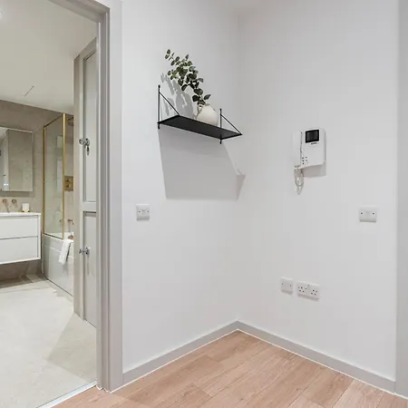 Stylish 1 Bed Flats In Soho, Next To Piccadilly Circus And Trafalgar Square London