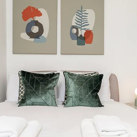 Stylish 1 Bed Flats In Soho, Next To Piccadilly Circus And Trafalgar Square * London