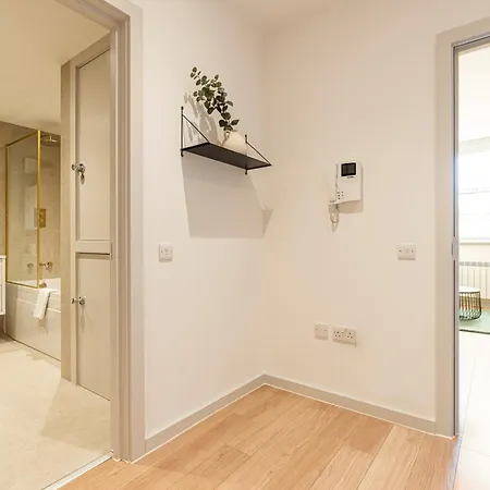 Stylish 1 Bed Flats In Soho, Next To Piccadilly Circus And Trafalgar Square Apartment