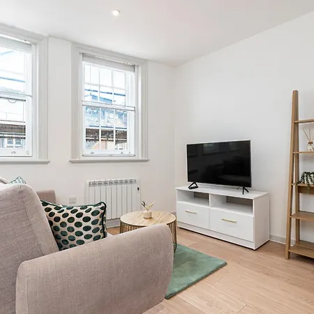 Stylish 1 Bed Flats In Soho, Next To Piccadilly Circus And Trafalgar Square