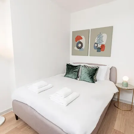 Stylish 1 Bed Flats In Soho, Next To Piccadilly Circus And Trafalgar Square Apartment