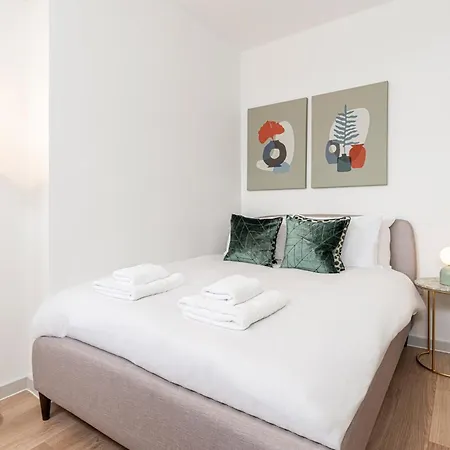 Stylish 1 Bed Flats In Soho, Next To Piccadilly Circus And Trafalgar Square *