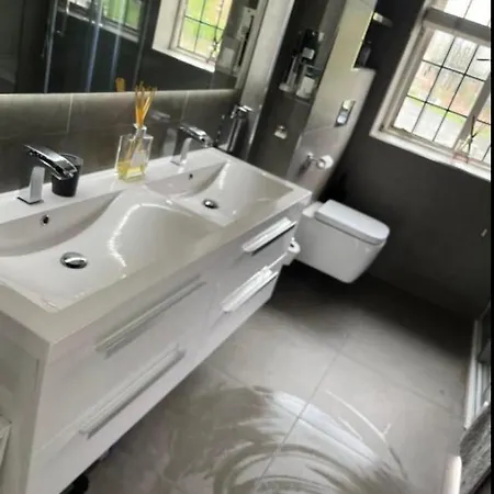 Homestay Wandworth, South Deluxe King 2 *