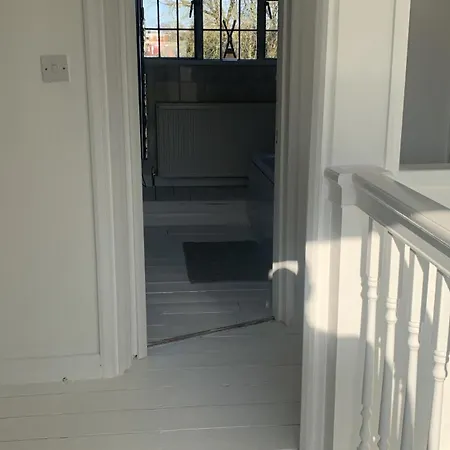 Wandworth, South Deluxe King 2 London