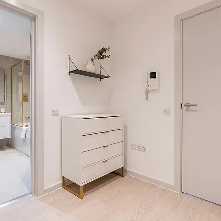 Stylish 1 Bed Flats In Soho, Next To Piccadilly Circus And Trafalgar Square London