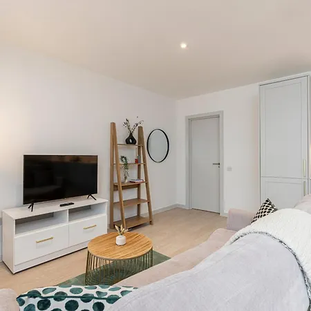 Stylish 1 Bed Flats In Soho, Next To Piccadilly Circus And Trafalgar Square London