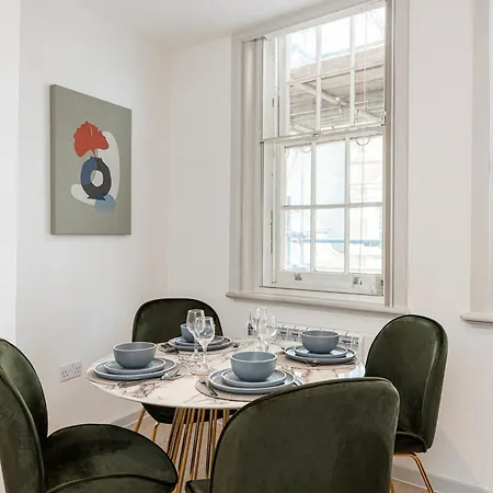 Stylish 1 Bed Flats In Soho, Next To Piccadilly Circus And Trafalgar Square Apartment