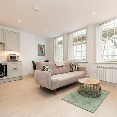 Stylish 1 Bed Flats In Soho, Next To Piccadilly Circus And Trafalgar Square *