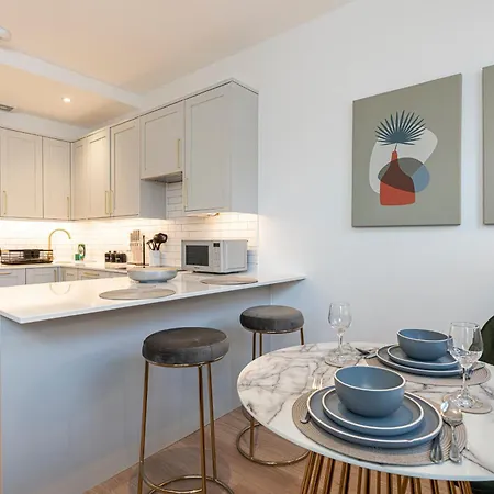 Stylish 1 Bed Flats In Soho, Next To Piccadilly Circus And Trafalgar Square Apartment London