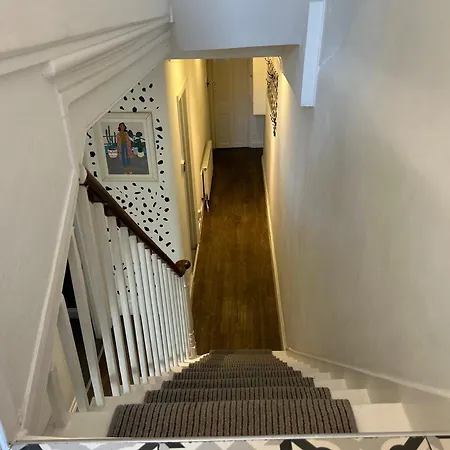 2 Bedrooms With Private Garden Walking Distance To Underground Ideal For Families * London