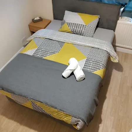 Guest house Beautiful House In Ruislip *