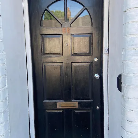 Apartment 2 Bedroom Duplex *