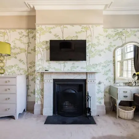 Heaver House - Stunning, Large, 5br House Nr Tube And Tooting Common London