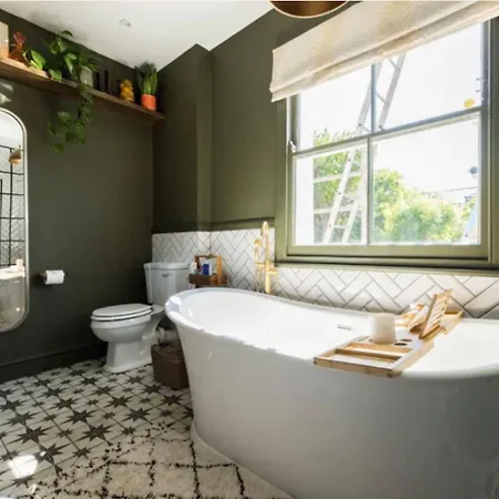 Heaver House - Stunning, Large, 5br House Nr Tube And Tooting Common Villa London