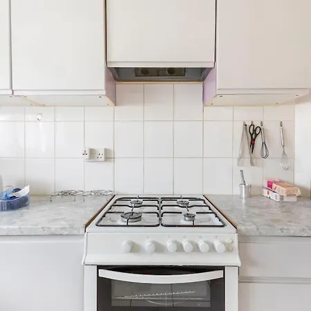 Cosy 1 Bedroom Flat Near Barking Town Centre *
