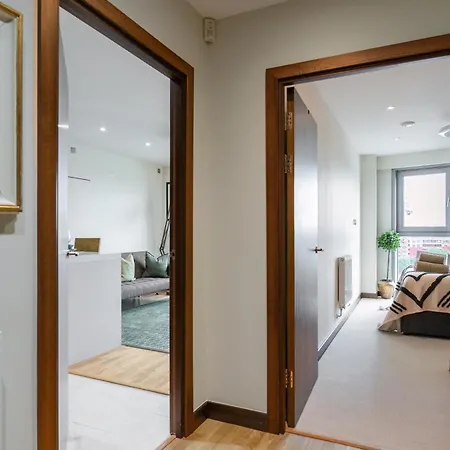Livestay-stunning With Private Balcony & River Views Apartment *