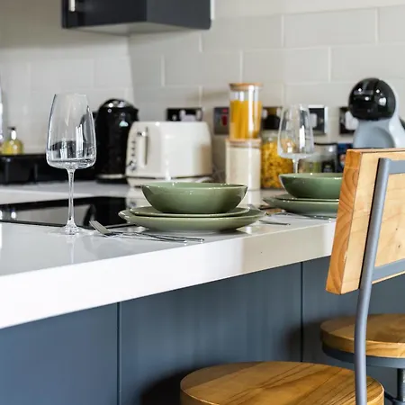 Livestay-stunning With Private Balcony & River Views Apartment London