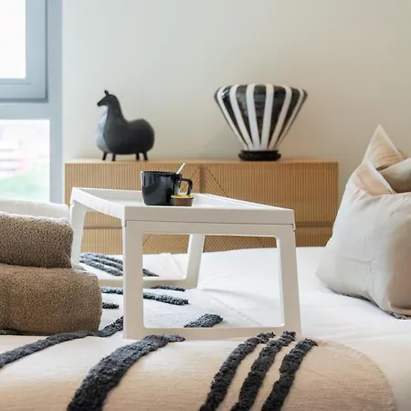 Livestay-stunning With Private Balcony & River Views