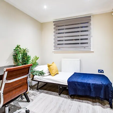 Hybrid Resi - Battersea Near Power Station Apartment