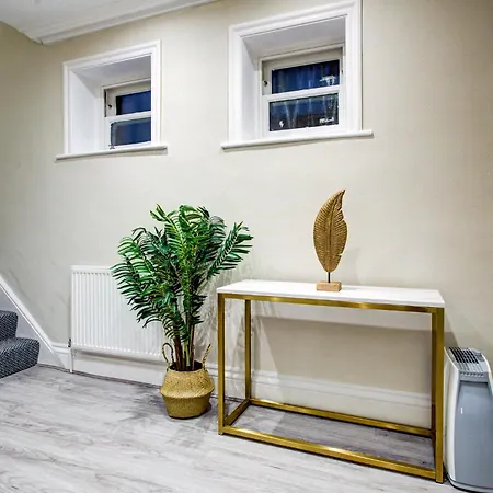 Hybrid Resi - Battersea Near Power Station * London