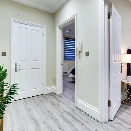 Hybrid Resi - Battersea Near Power Station * London