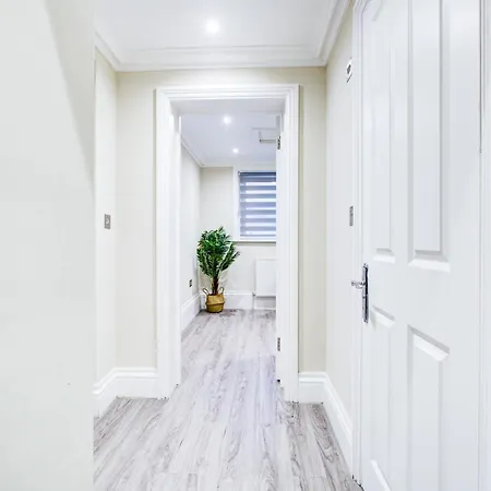 Hybrid Resi - Battersea Near Power Station Apartment London