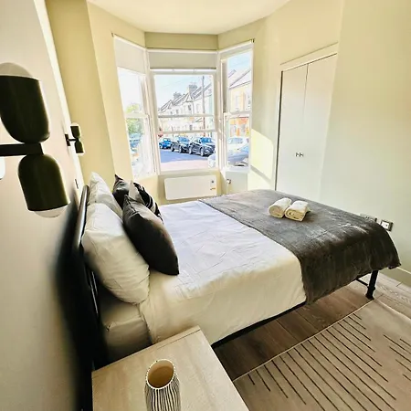 Boutique Ensuite Like *