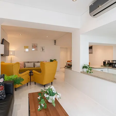 At Kensington And Knightsbridge Apartment
