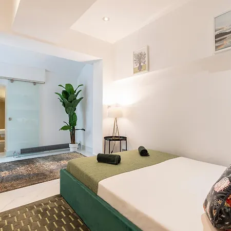 At Kensington And Knightsbridge Apartment London