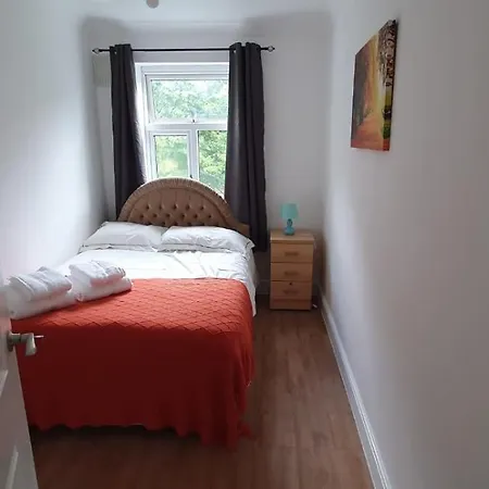 Apartment Lovely 3 Bedrooms Flat Near Station With Free Parking *