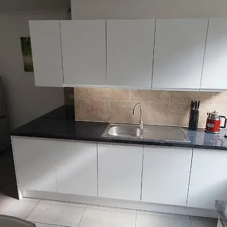 Lovely 3 Bedrooms Flat Near Station With Free Parking * Romford