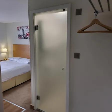 Hotel Homefield 2*