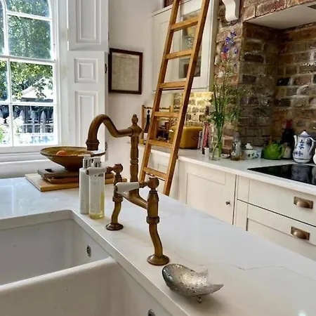 Holiday home Gorgeous Grade Ii Listed Georgian House - Leafy Square Views - *