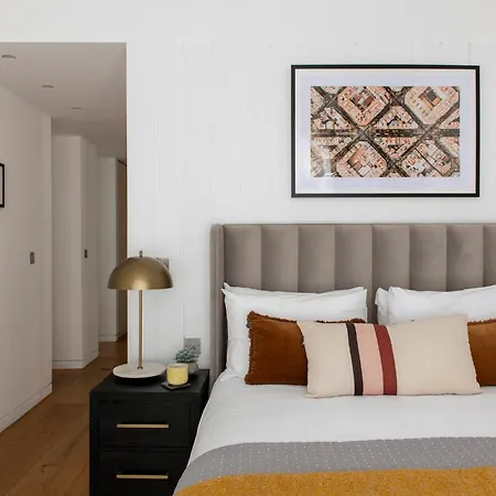 Apartment Cove Arne Street London