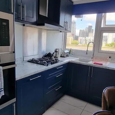 Homestay Two Stunning Bedrooms & Private Balcony & River View *