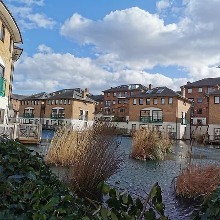 Séjour chez l'habitant Two Stunning Bedrooms & Private Balcony & River View