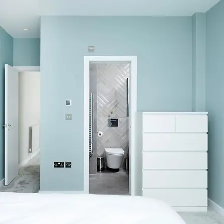 Oak Tree Apartment London